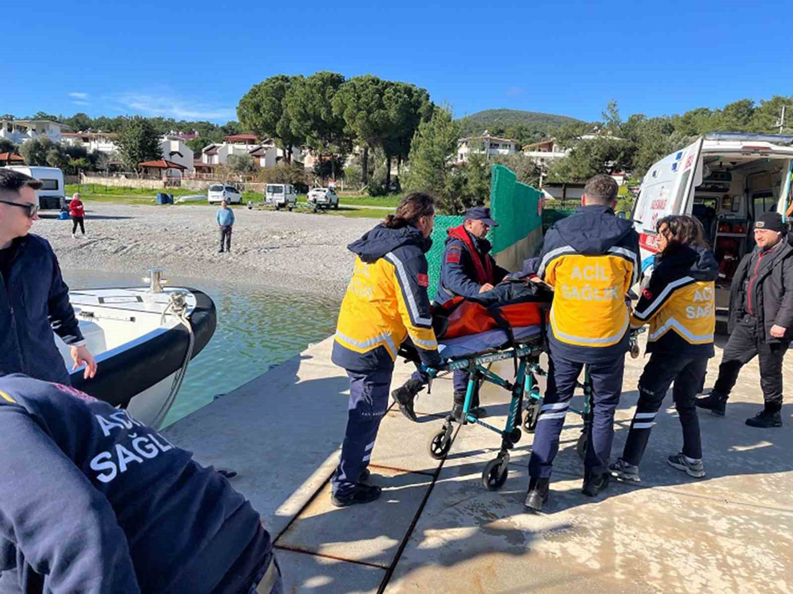 Balıkçı teknesinde rahatsızlanan vatandaşa tıbbi tahliye