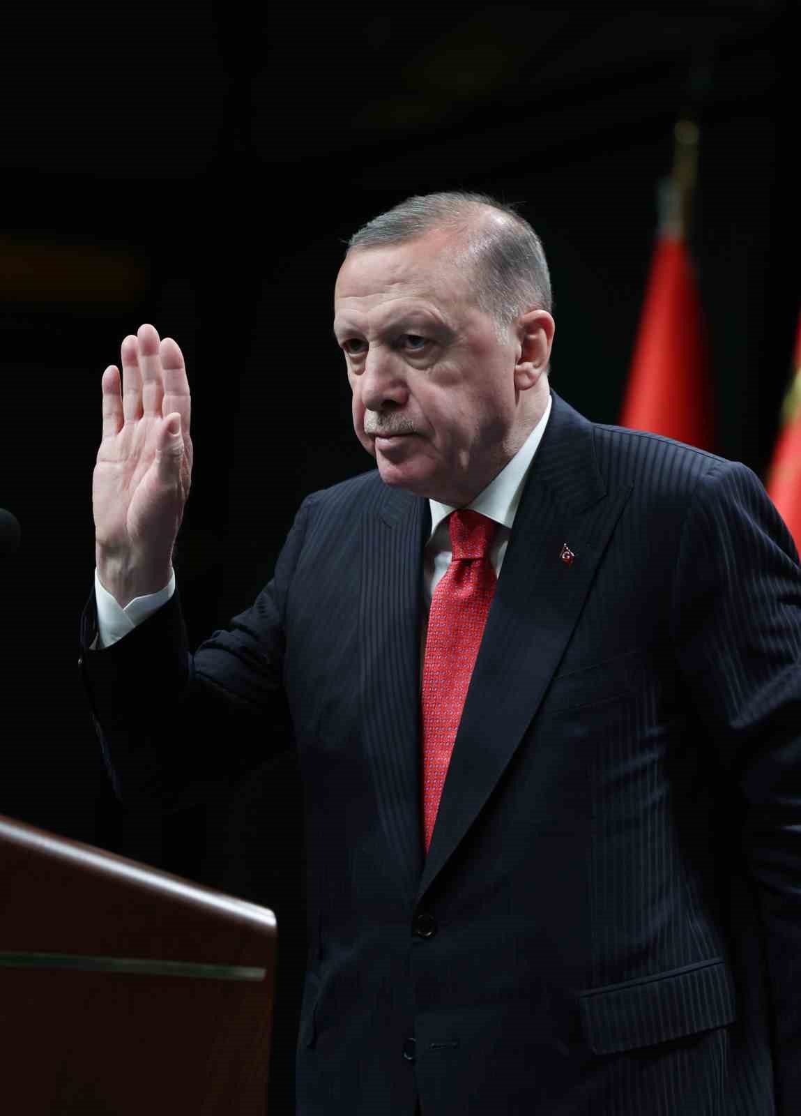 Cumhurbaşkanı Erdoğan: "Milletin kaynaklarıyla kurulan &uuml;niversiteler, hi&ccedil;bir marjinal ideolojinin kurtarılmış b&ouml;lgesi değildir"
