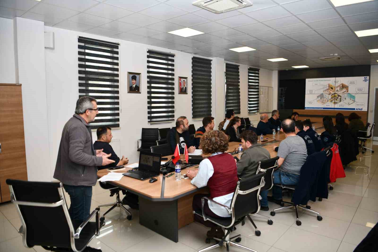 Balıkesir&rsquo;de afetlere karşı diren&ccedil;li eğitmenler yetiştiriyor
