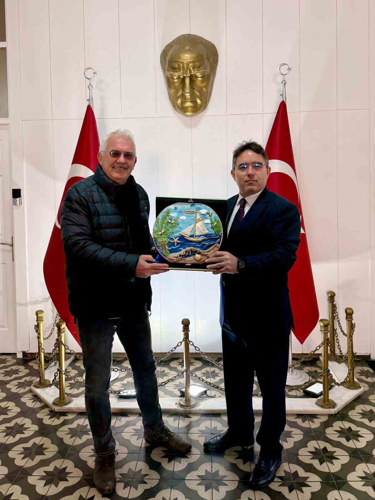 Marmaris&rsquo;te 44 yıldır doğa i&ccedil;in emek veren &ccedil;evreciye, takdir belgesi
