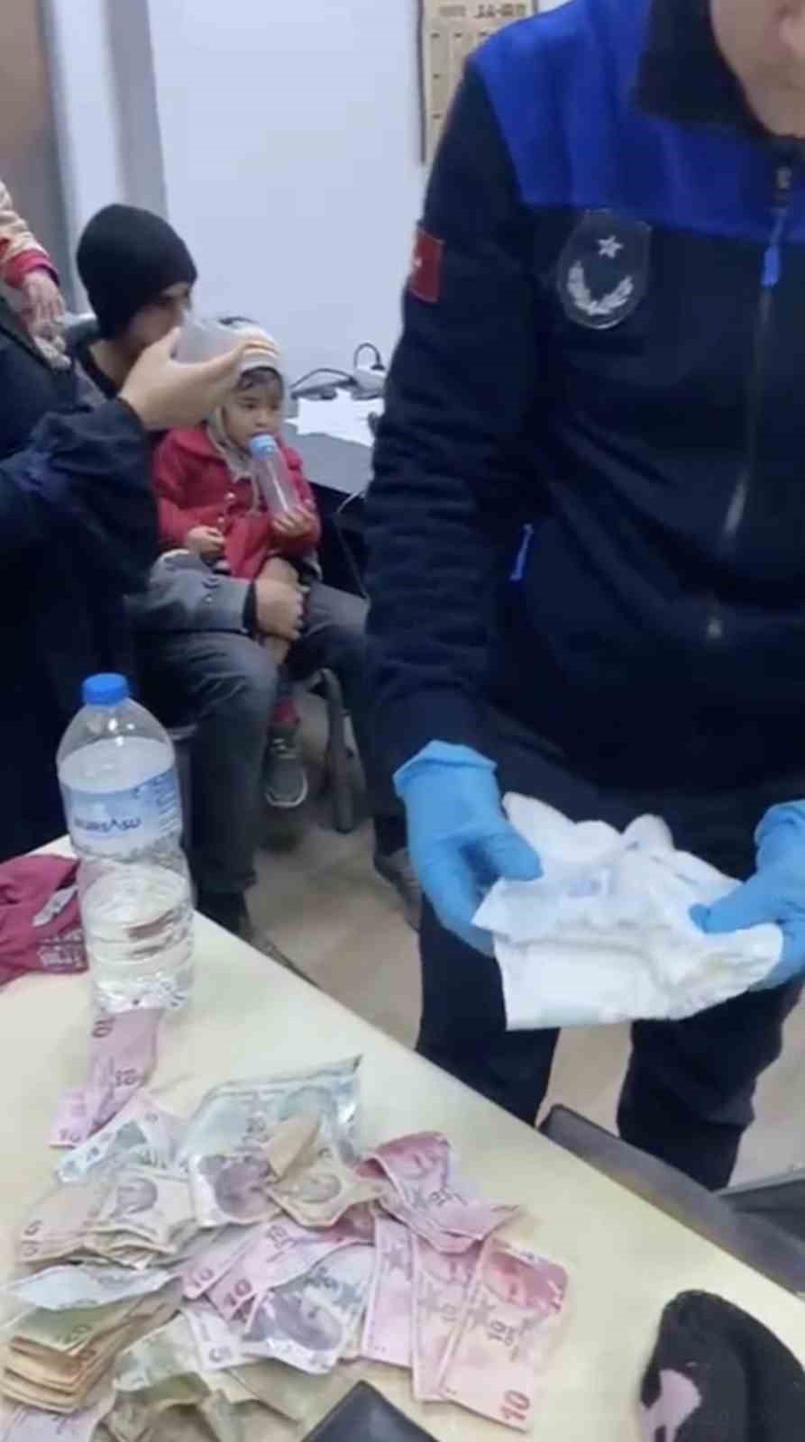 Dilencilik parasını &ccedil;ocuk bezine sakladılar
