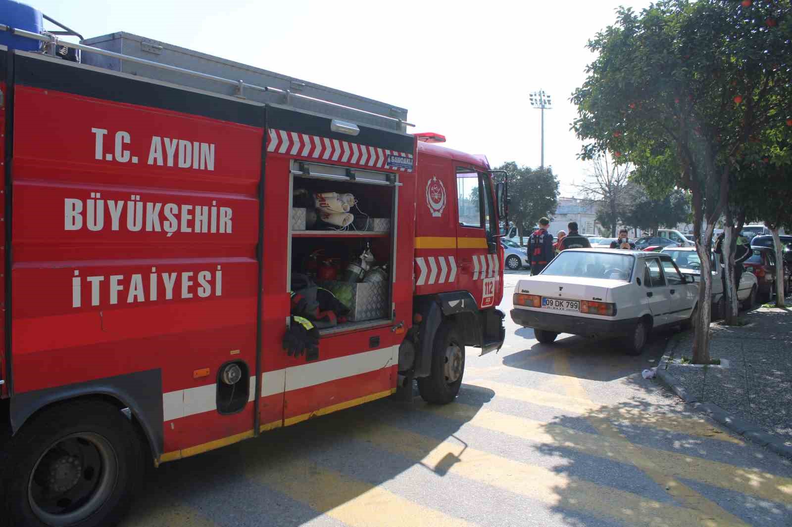 "Ara&ccedil;tan duman &ccedil;ıkıyor" ihbarı ekipleri harekete ge&ccedil;irdi
