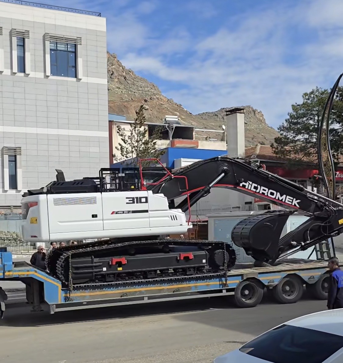 &Ccedil;ermik Belediyesi ara&ccedil; filosunu genişletmeye devam ediyor
