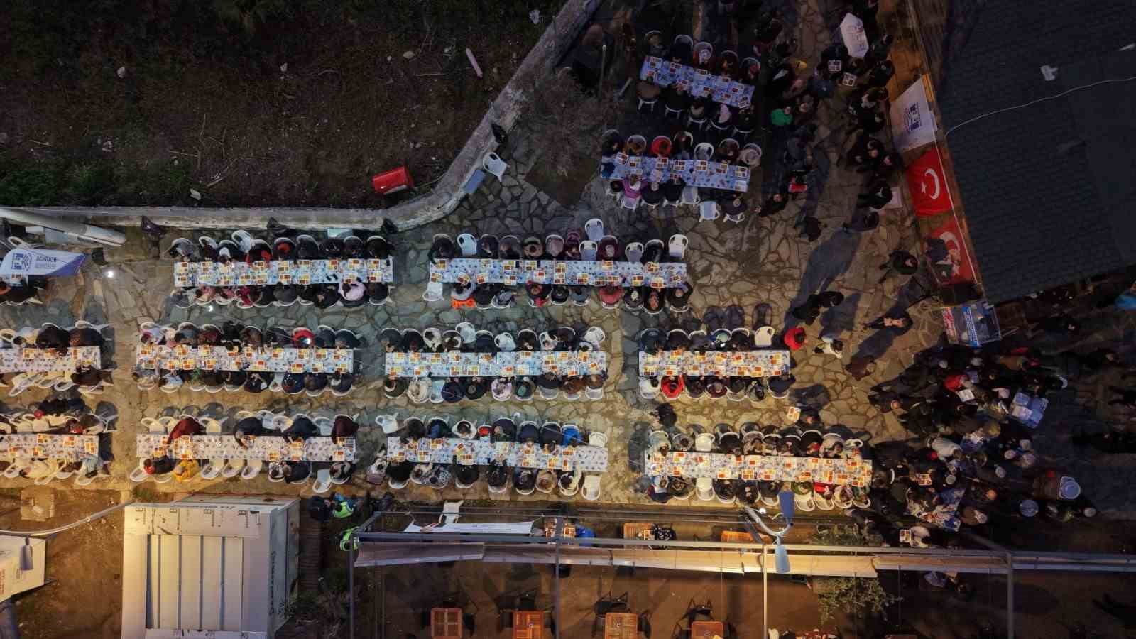 Belediyenin geleneksel iftar programları s&uuml;r&uuml;yor
