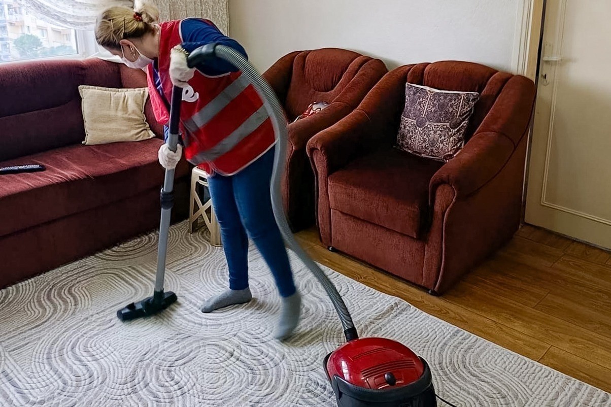 Efeler Belediyesi’nin evde bakım hizmetleri sürüyor