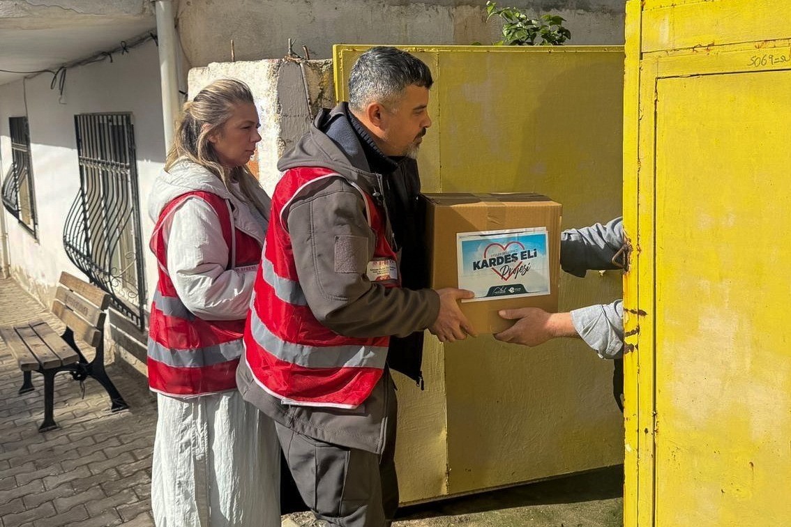 Efeler Belediyesi&rsquo;nin evde bakım hizmetleri s&uuml;r&uuml;yor

