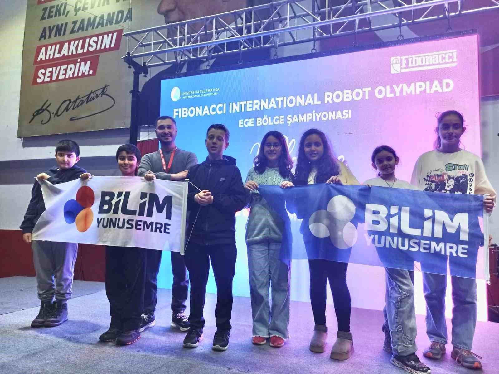 Bilim Yunusemre İzmir&rsquo;den 3 &ouml;d&uuml;lle d&ouml;nd&uuml;
