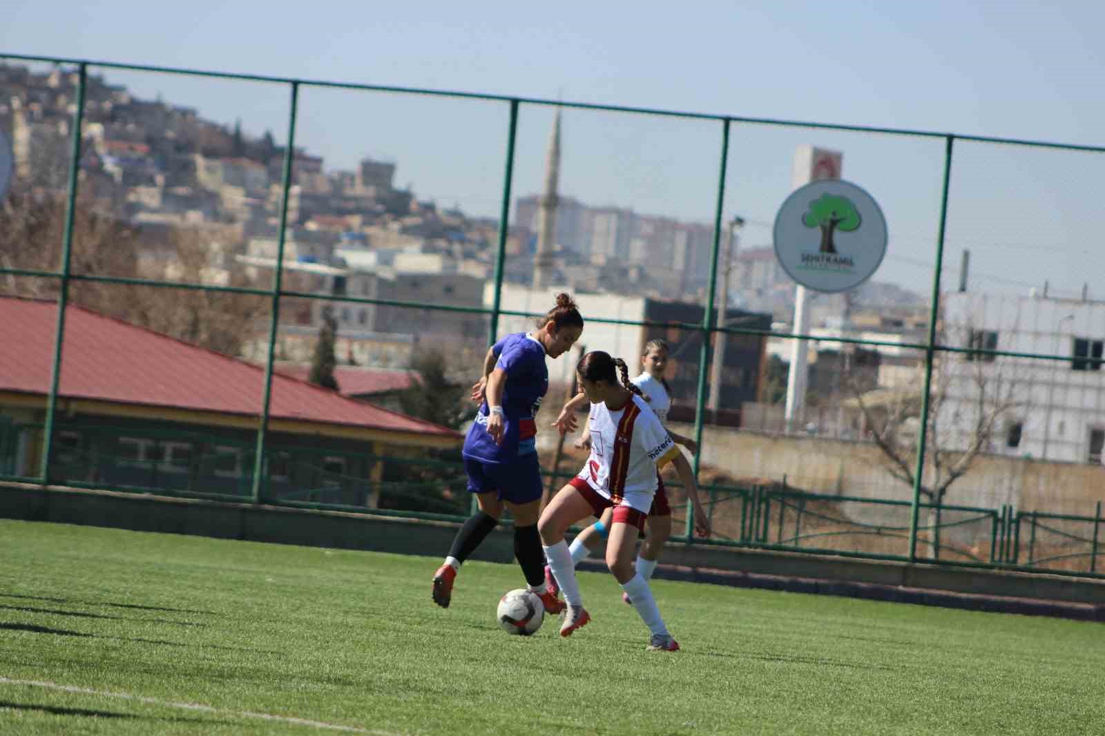 Kayseri Kadın FK farklı kazandı
