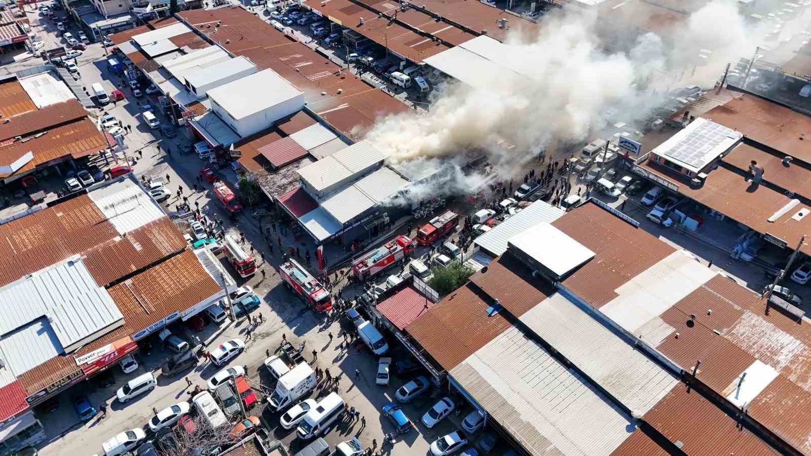 Buca&rsquo;daki iş yeri yangını kontrol altına alındı
