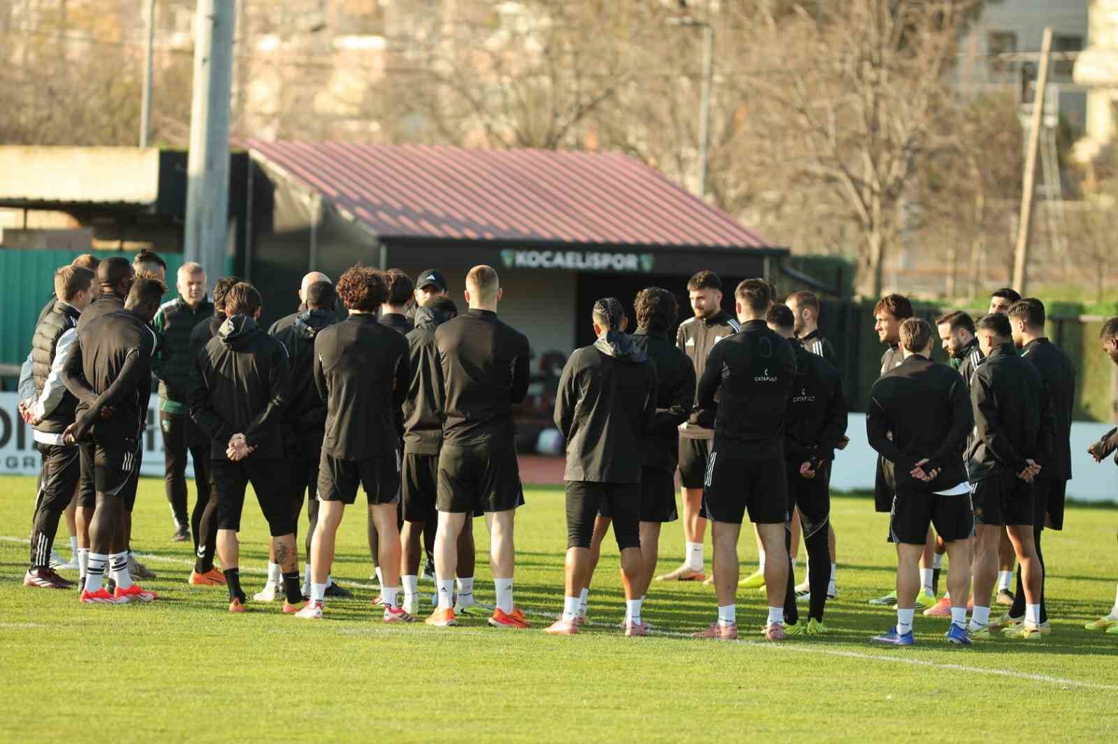 Kocaelispor, Beşiktaş ma&ccedil;ının hazırlıklarına başladı
