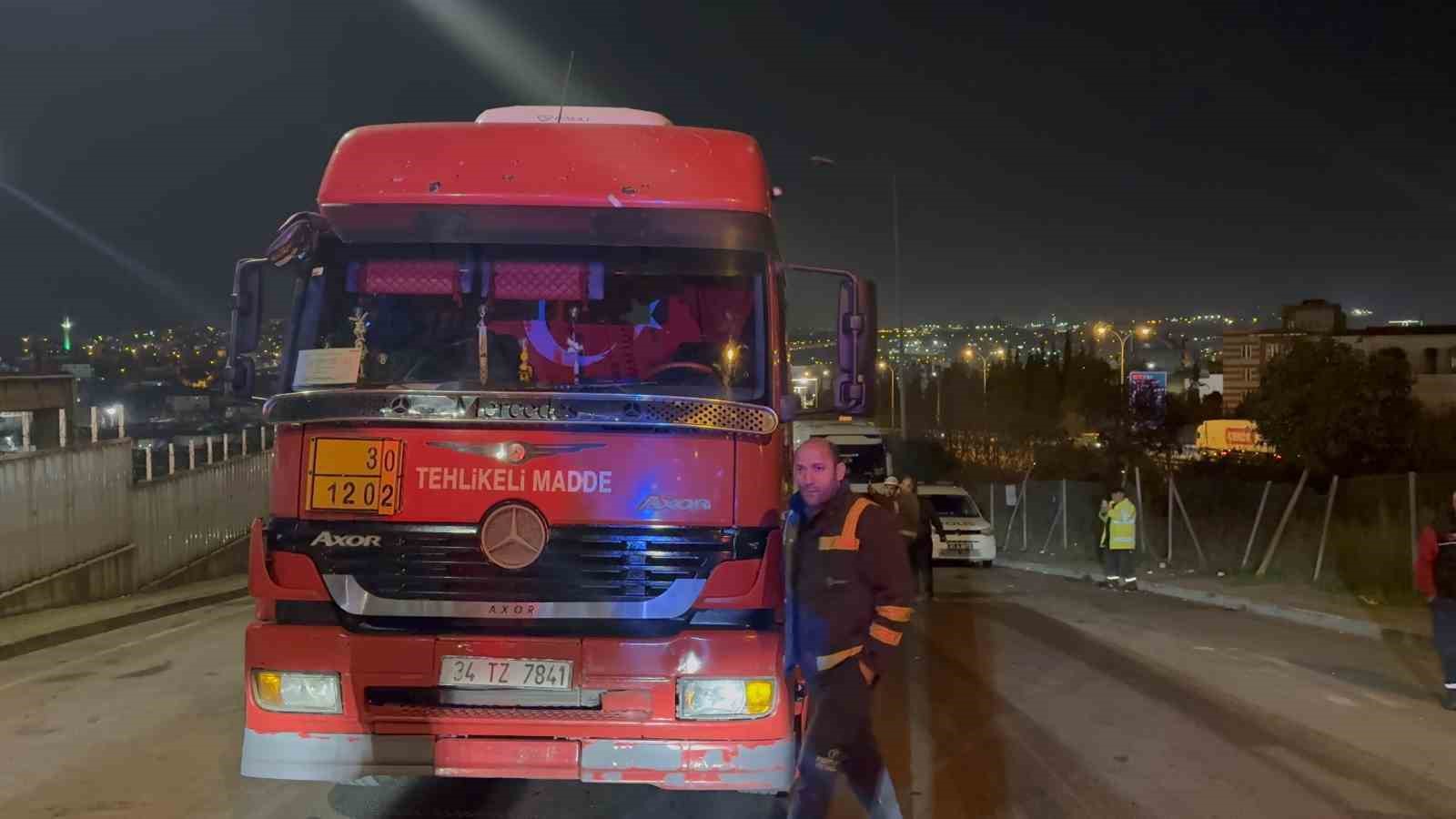 Freni boşalan tanker zincirleme kazaya sebep oldu: 1 yaralı
