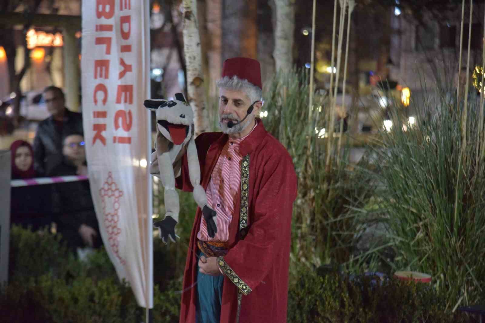Çocuklar geleneksel ’Ramazan Şenlikleri’nde gönüllerince eğlendi