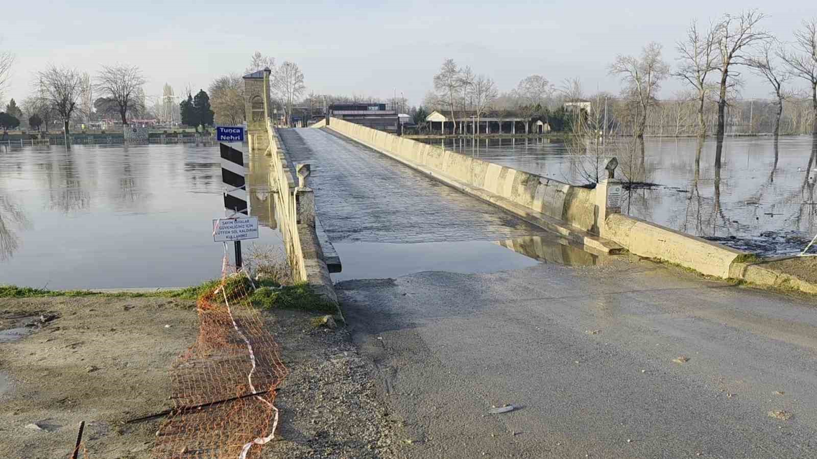 Tunca ve Meri&ccedil;&rsquo;te alarm seviyesi kırmızıdan turuncuya d&uuml;şt&uuml;: Debiler geriledi
