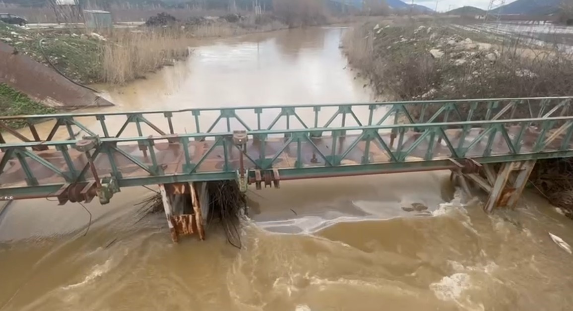 Elmanın başkenti Eğirdir&rsquo;de yağış bereketi bah&ccedil;eleri g&ouml;le &ccedil;evirdi
