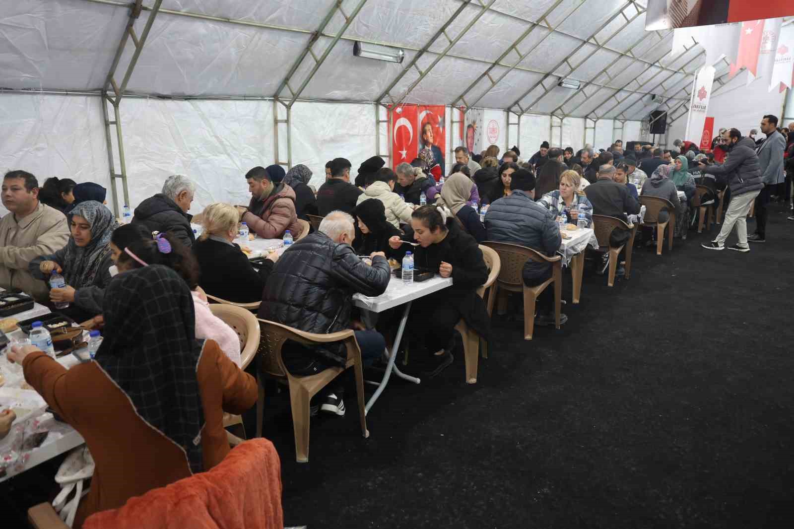Hatay&rsquo;ın kalbi Habibi Neccar Camii&rsquo;nde iftar sofrası kuruldu

