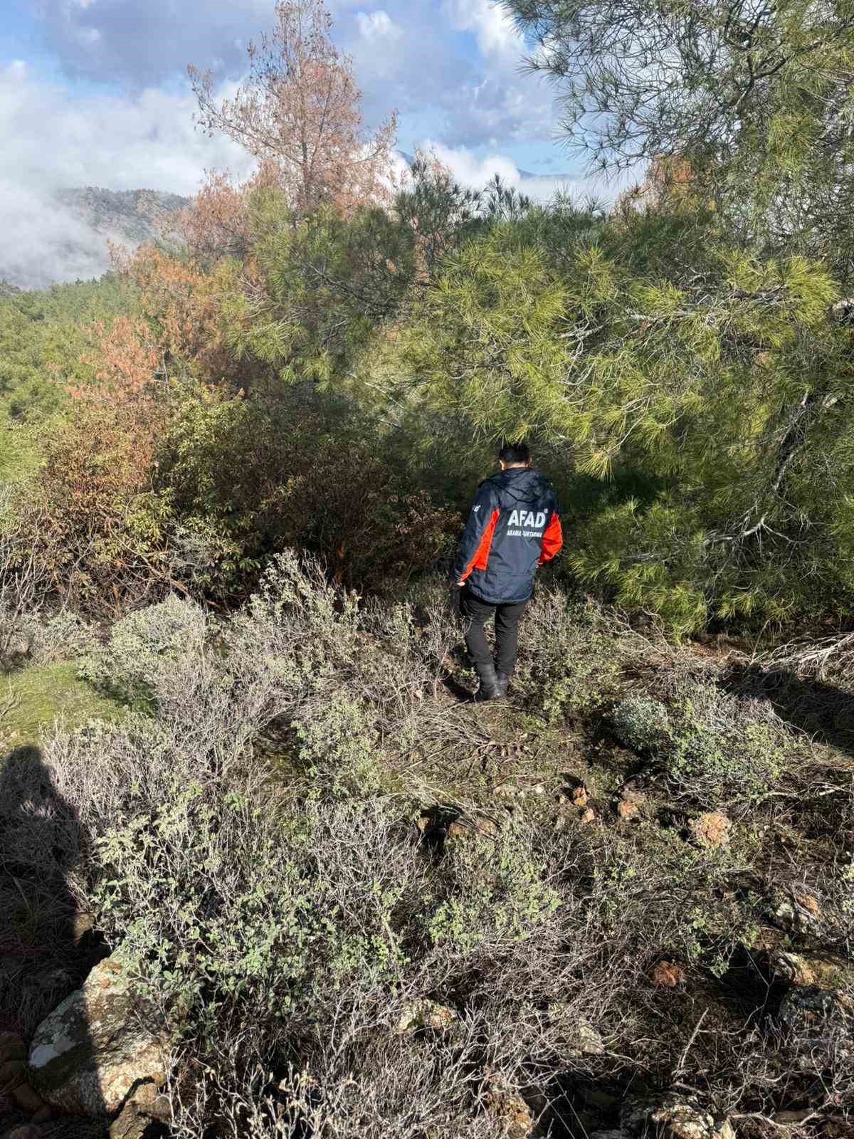 Hatay&rsquo;da penceredeki sinekliği par&ccedil;alayarak evden ayrılan psikolojik rahatsızlığı olan gen&ccedil; 5. g&uuml;nde aranıyor
