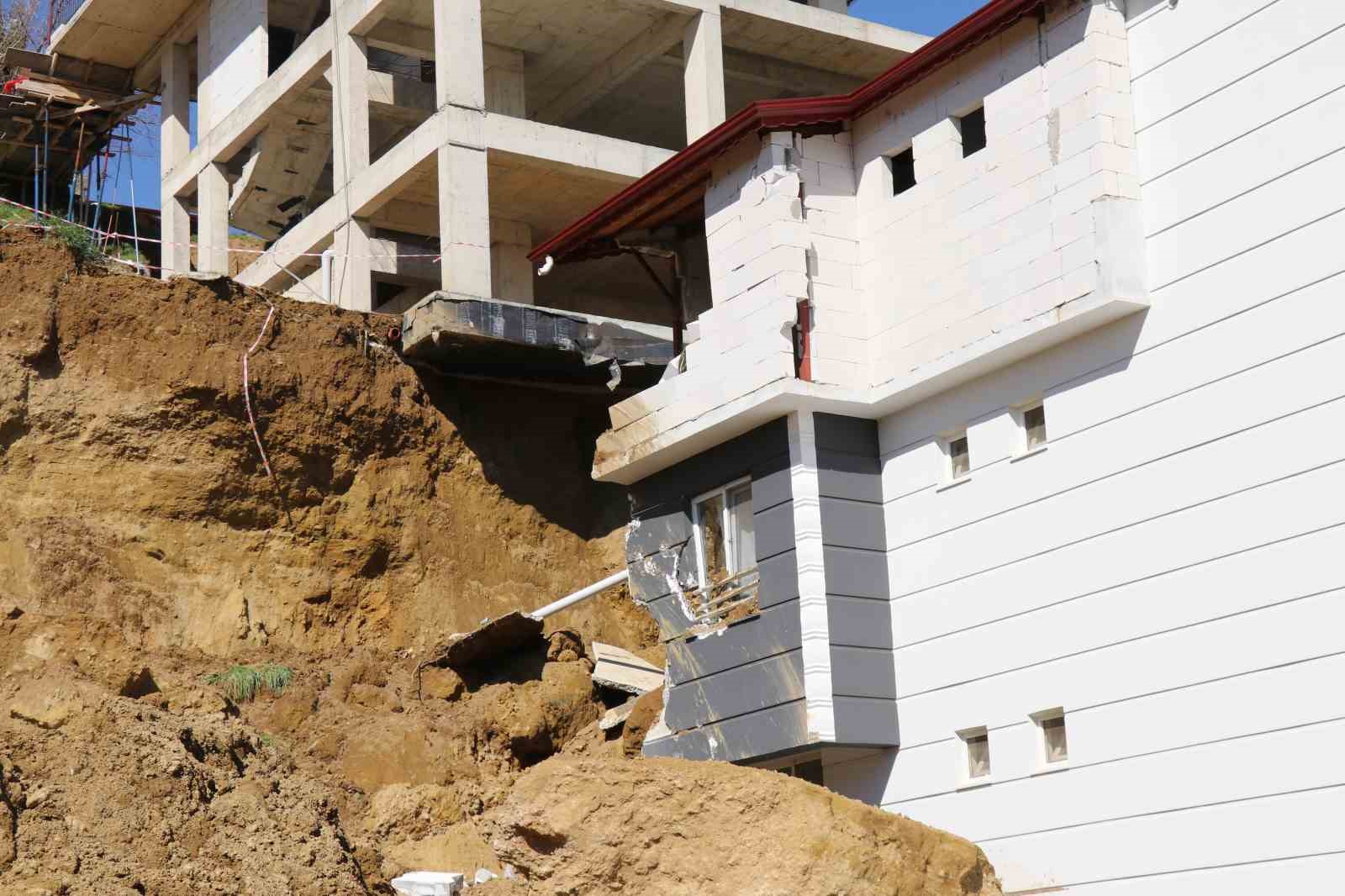 Denizli&rsquo;de komşu binaları &ccedil;&ouml;kme noktasına getiren kazı ka&ccedil;ak &ccedil;ıktı
