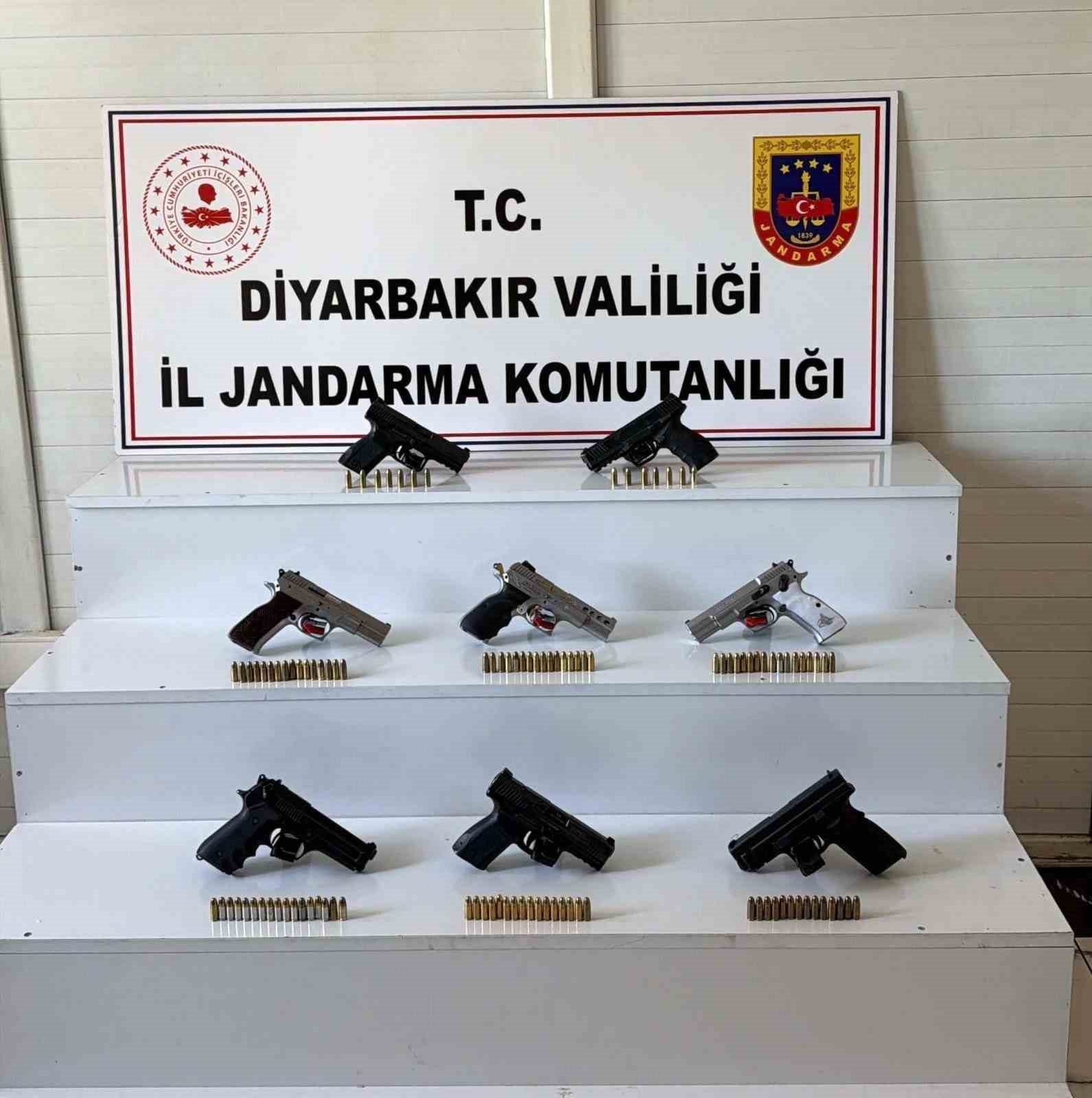 Diyarbakır&rsquo;da ka&ccedil;ak silah operasyonu
