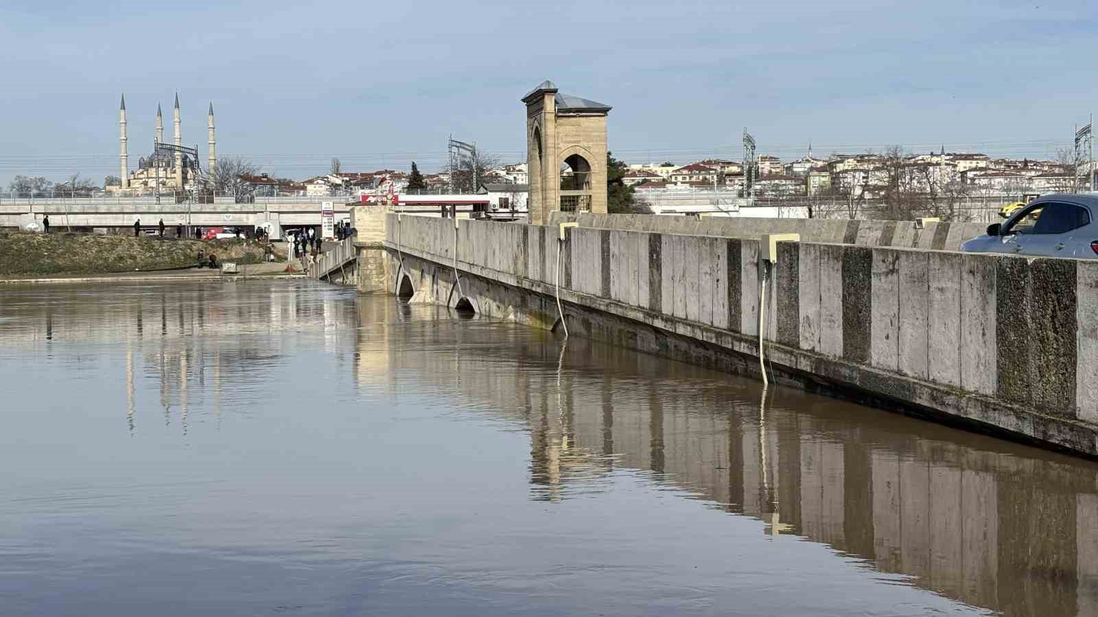 Edirne&rsquo;de sular altında kalan yerleşim alanları ve &ccedil;iftlikler havadan g&ouml;r&uuml;nt&uuml;lendi
