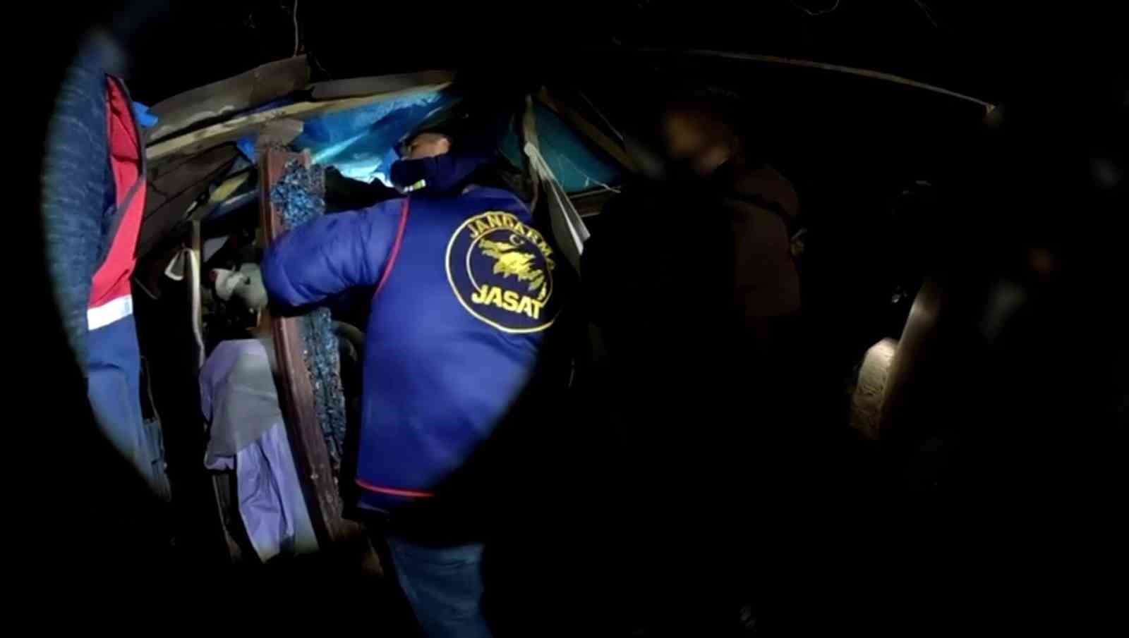 Barakanın her köşesine zulalanmış uyuşturucuyu jandarma yakaladı: 4 tutuklama
