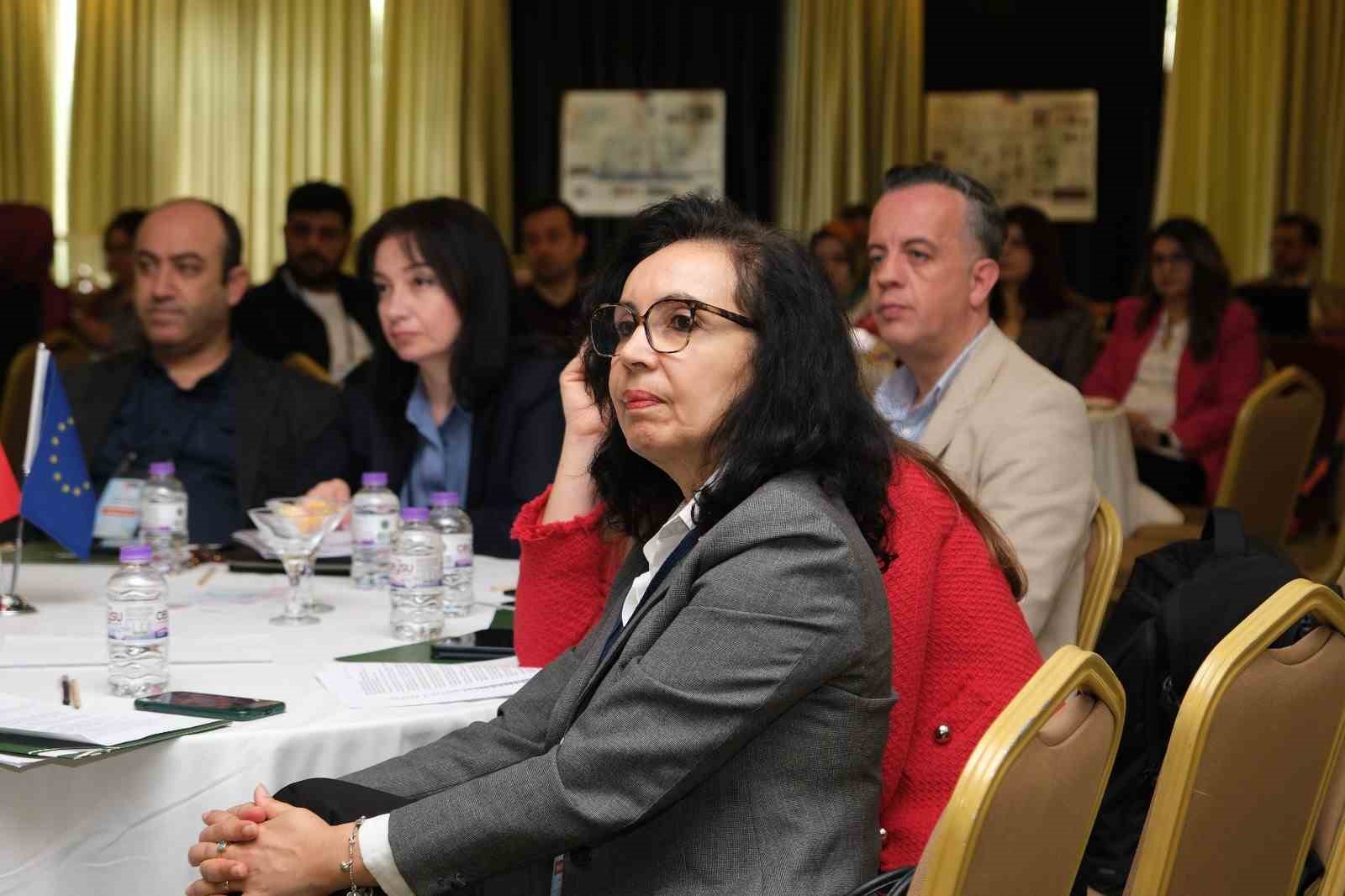 Yerelde katılımın g&uuml;c&uuml; Antalya&rsquo;da buluştu
