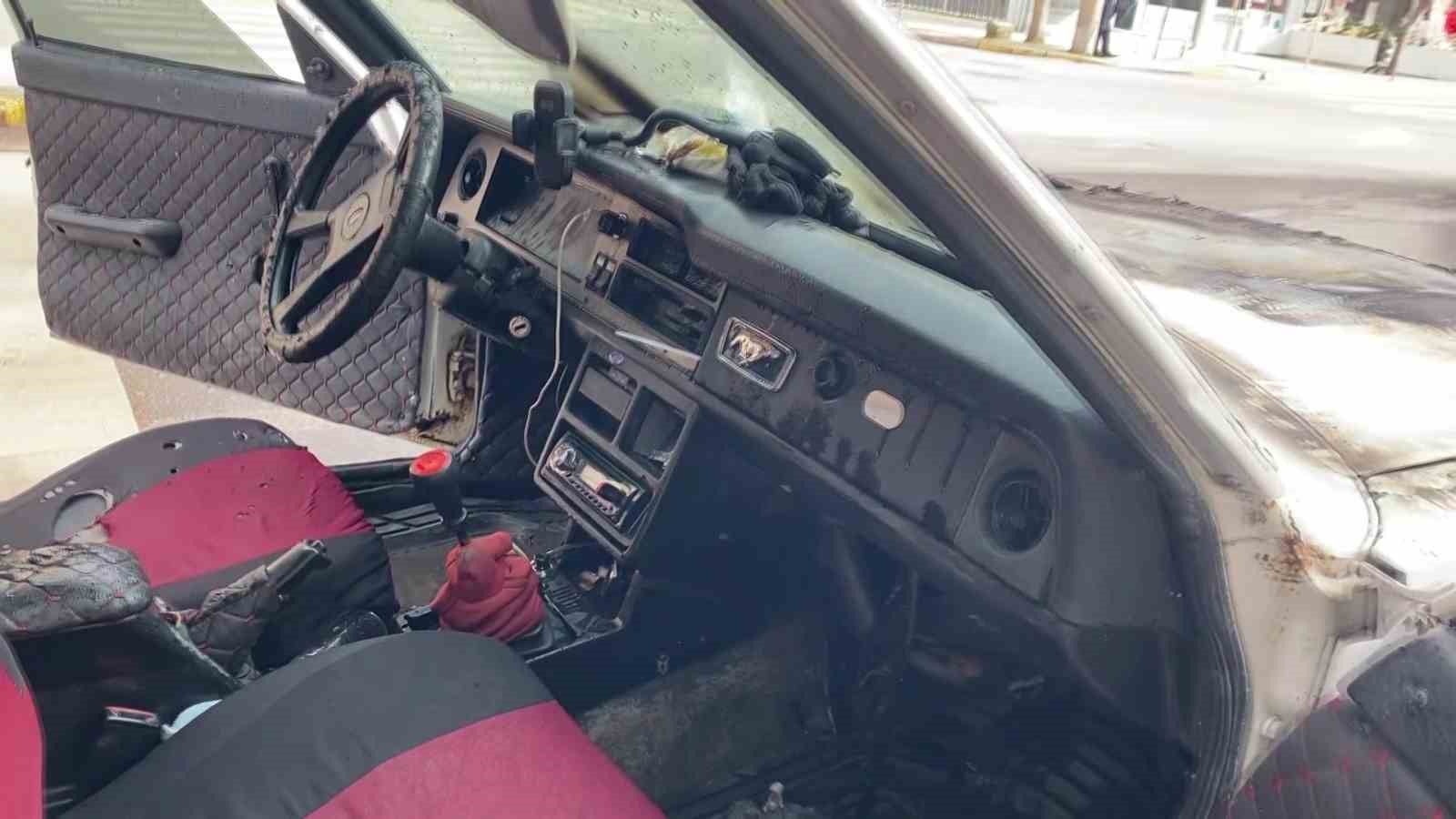 Seyir halindeki ara&ccedil;ta yangın
