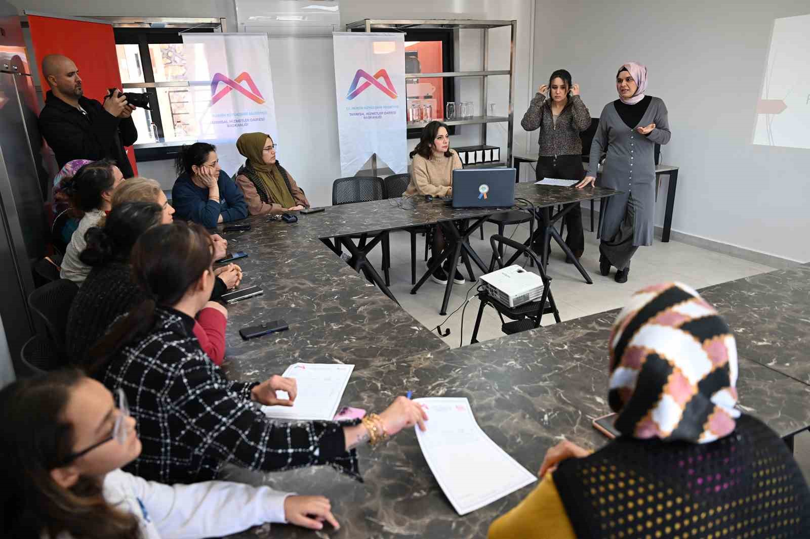 Mersin&rsquo;de &rsquo;K&ouml;y&uuml;m&uuml;z At&ouml;lye&rsquo; ile kadın &uuml;reticilere g&uuml;&ccedil;l&uuml; destek
