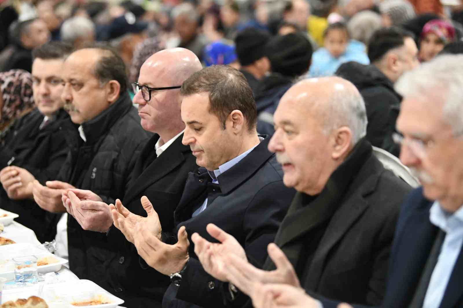 Başkan Ahmet Akın, Dursunbey’de iftar yaptı