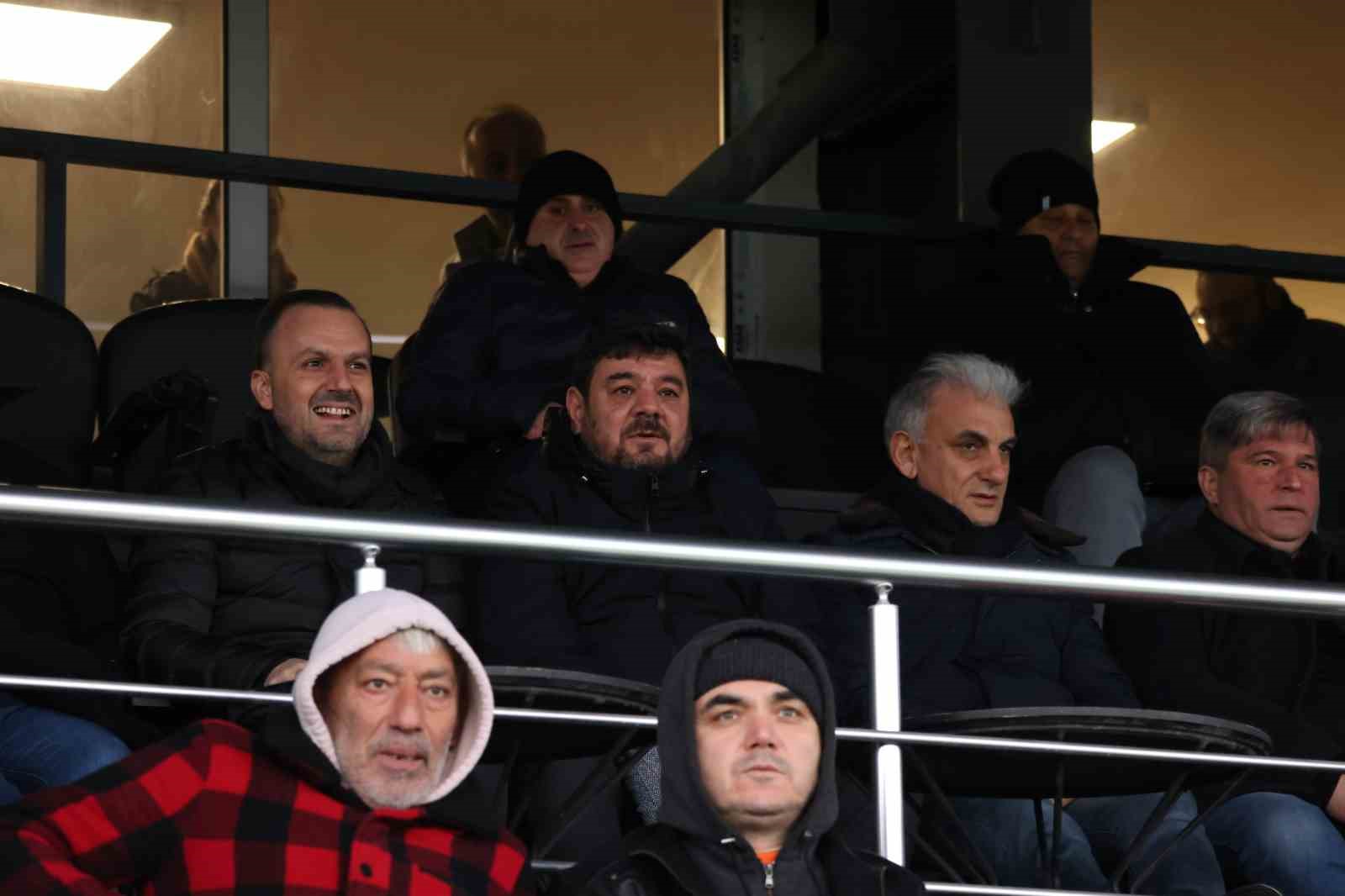 Menemen FK, Bursaspor Teknik Direkt&ouml;r&uuml; Mustafa Er&rsquo;e tepki g&ouml;sterdi
