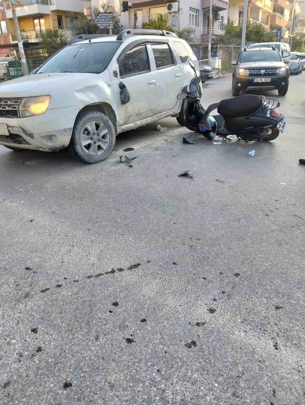 Motosikletle otomobil &ccedil;arpıştı: 1 yaralı
