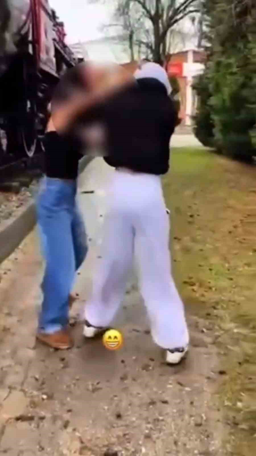 Bolu&rsquo;da akran zorbalığı: Hem darp ettiler hem de &lsquo;g&uuml;l&uuml;c&uuml;k&rsquo; emojisiyle paylaştılar
