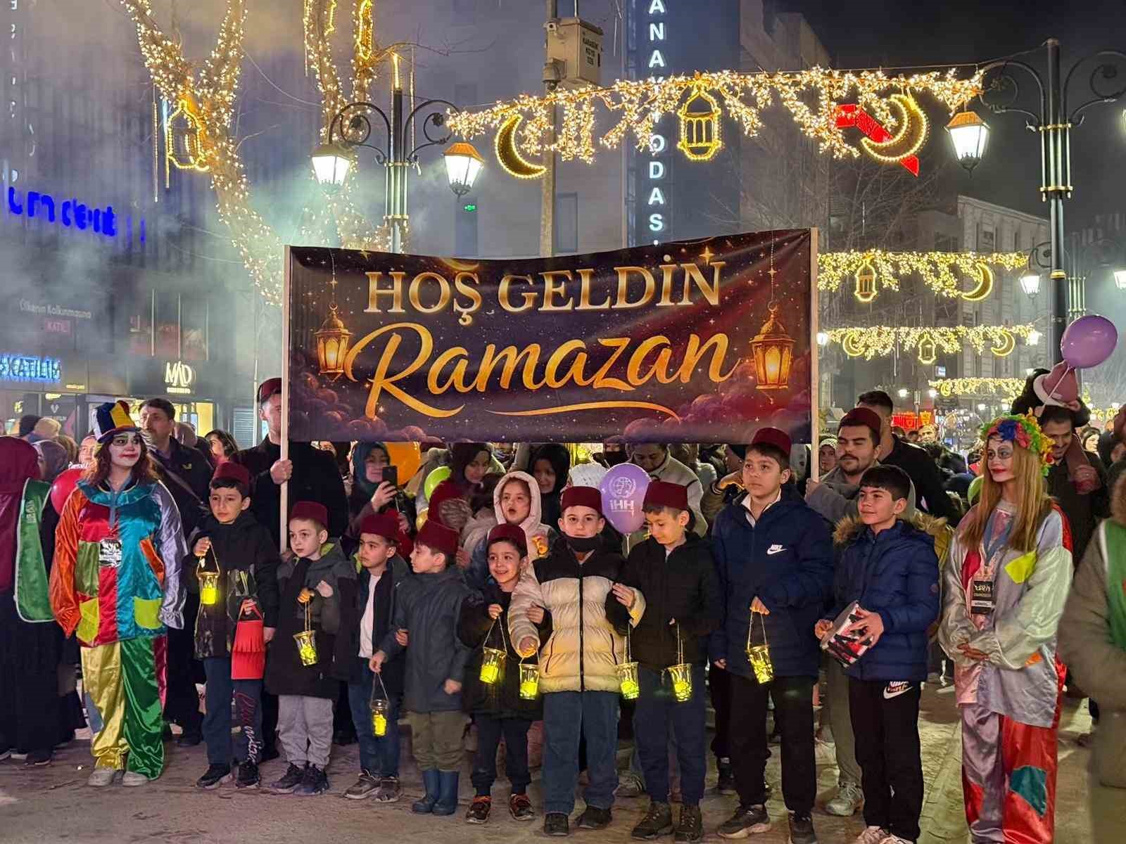 Karabük’te Ramazan coşkusu sokaklara taştı: Fener alayı ve Ramazan sokağına yoğun ilgi