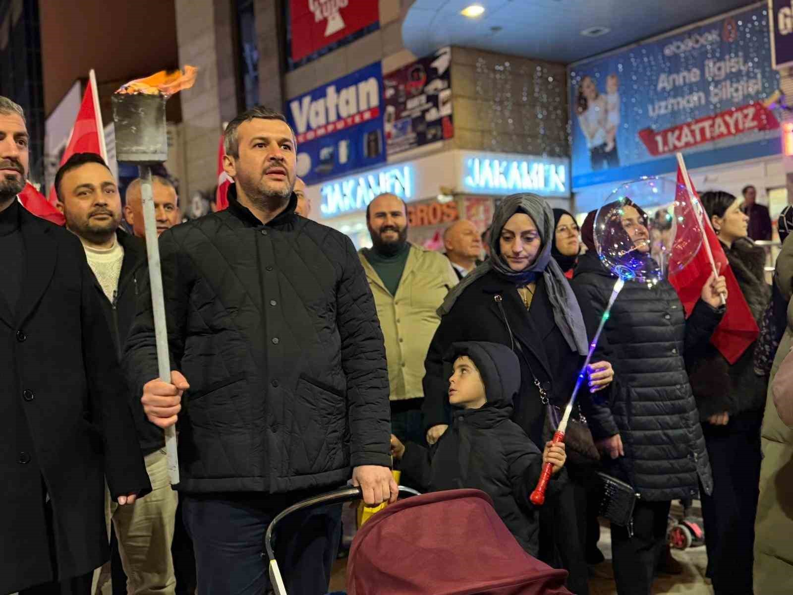 Karab&uuml;k&rsquo;te Ramazan coşkusu sokaklara taştı: Fener alayı ve Ramazan sokağına yoğun ilgi
