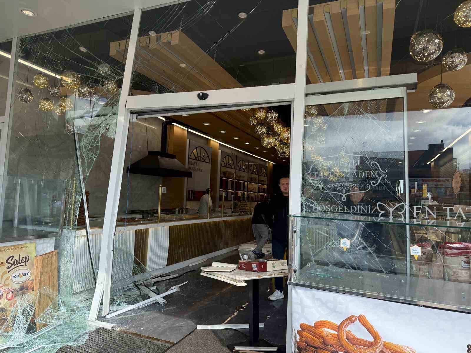 Ankara’da otomobilin dükkana girmesiyle ilgili konuşan çalışan o anları anlattı