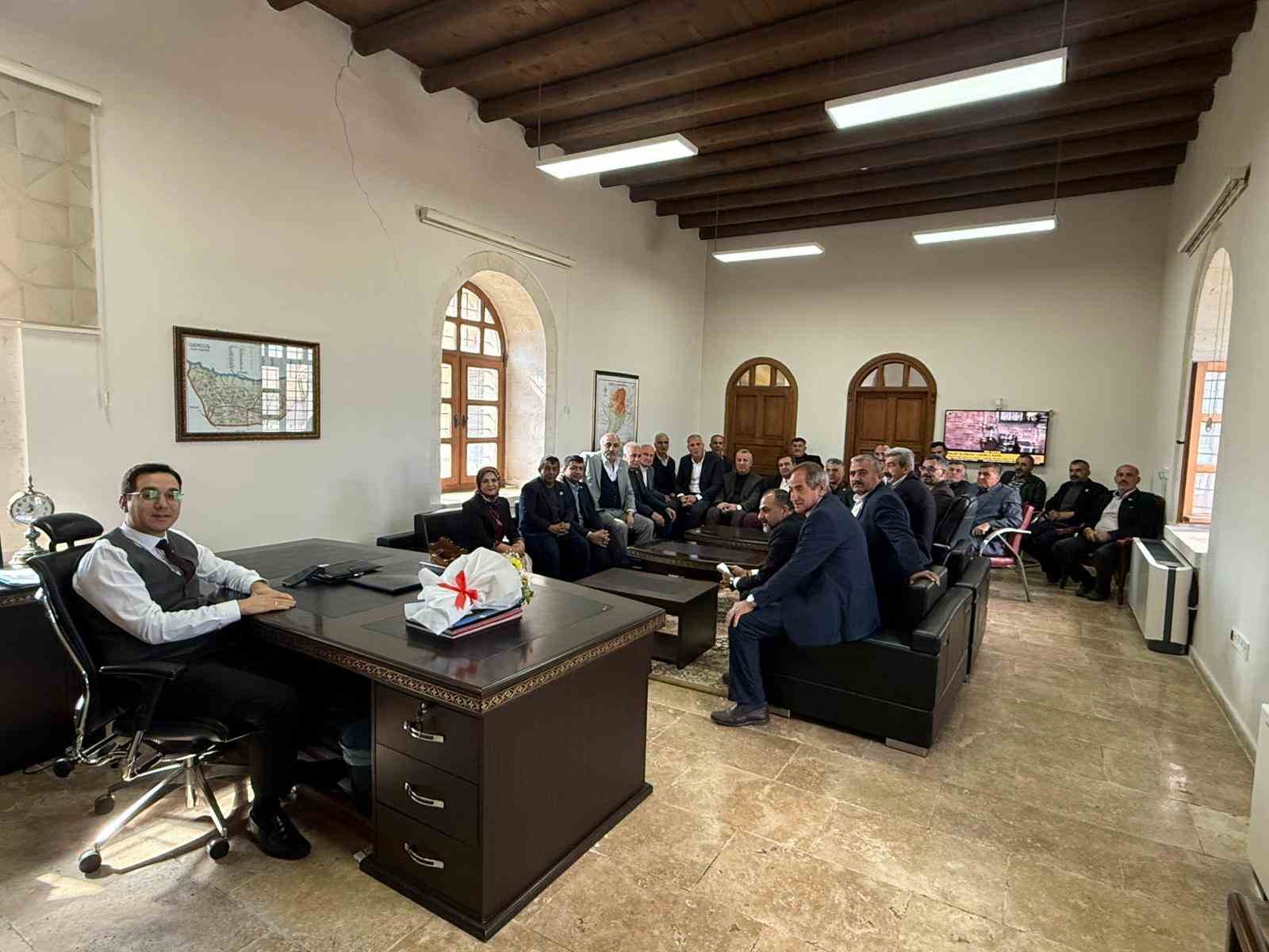 Gerc&uuml;ş Kaymakamı &Ouml;ztaş muhtarlarla bir araya geldi
