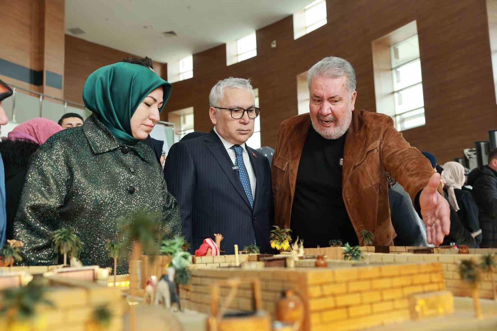 Mukaddes Emanetler Sergisi Sivas&rsquo;ta Ziyarete A&ccedil;ıldı
