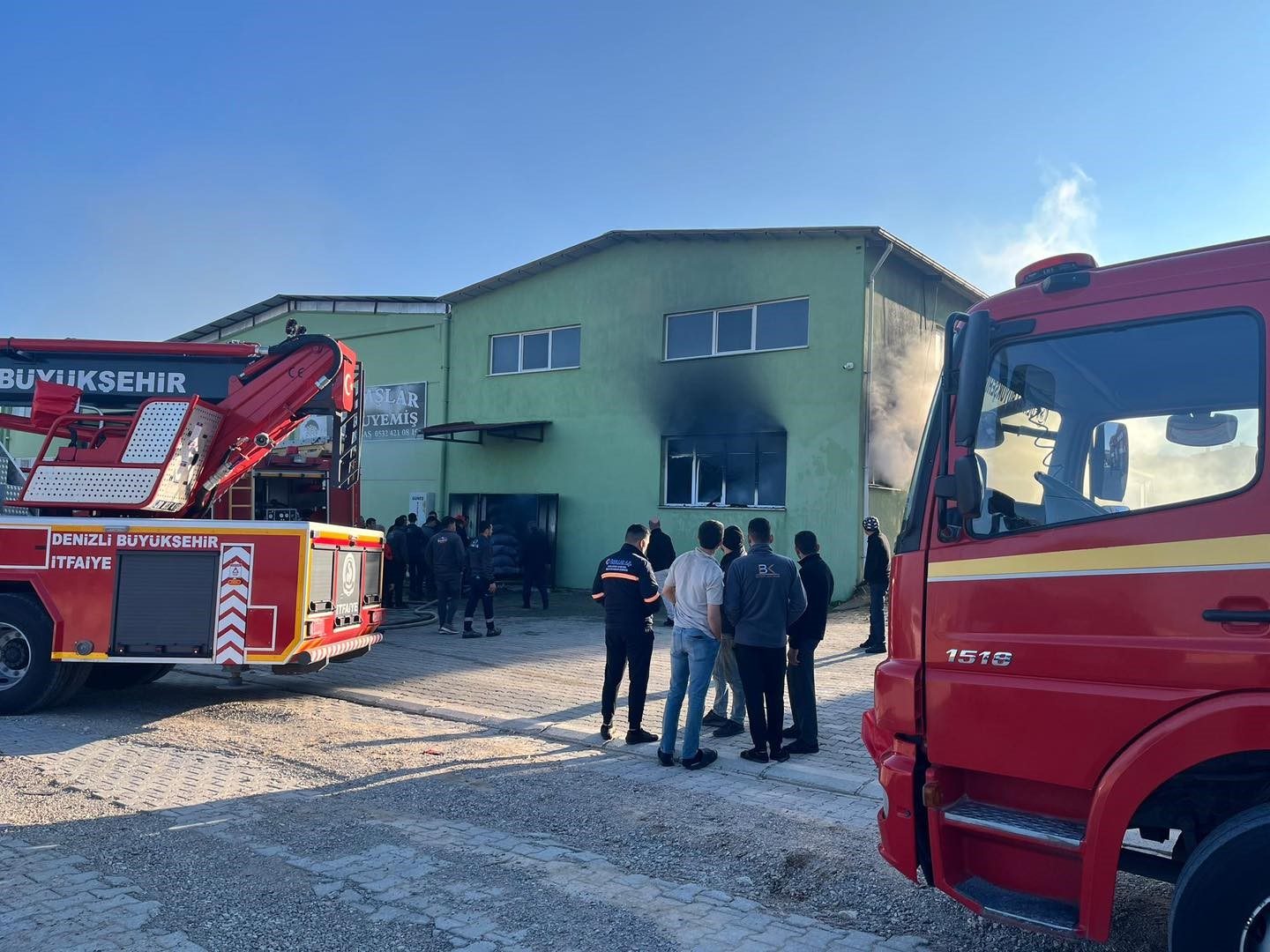 Kuruyemiş fabrikasında korkutan yangın
