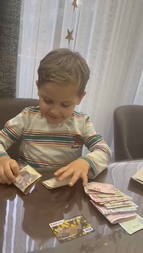 Rizeli miniklerden TSK Güçlendirme Vakfı’na anlamlı bağış