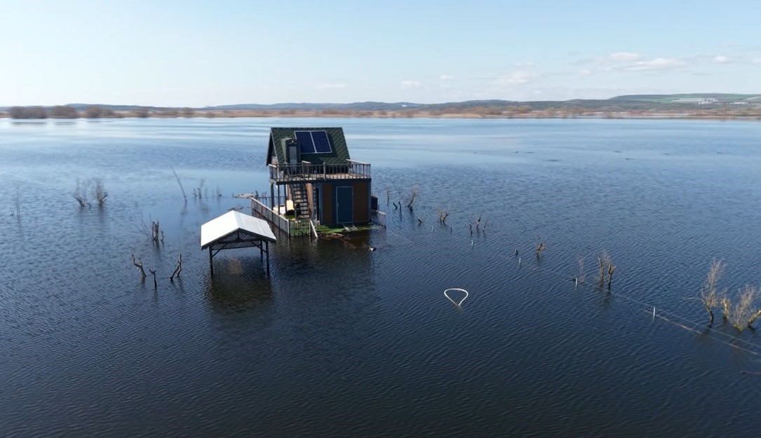 Bungalovlar, göl evi oldu