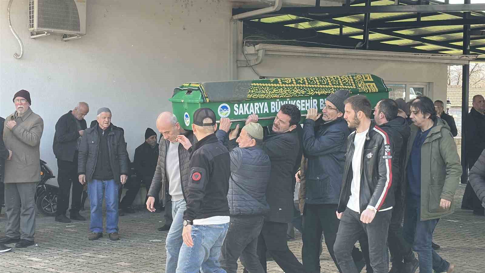 Eşi tarafından vurularak &ouml;ld&uuml;r&uuml;len kadın son yolculuğuna uğurlandı
