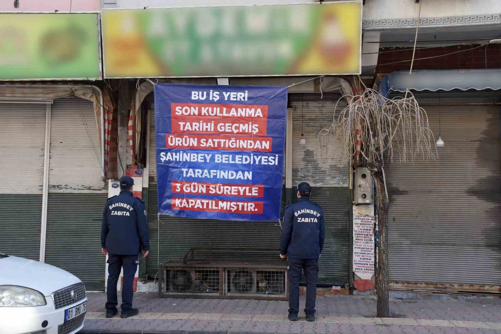 Şahinbey’de son kullanma tarihi geçmiş ürün sattığı tespit edilen iki iş yeri kapatıldı