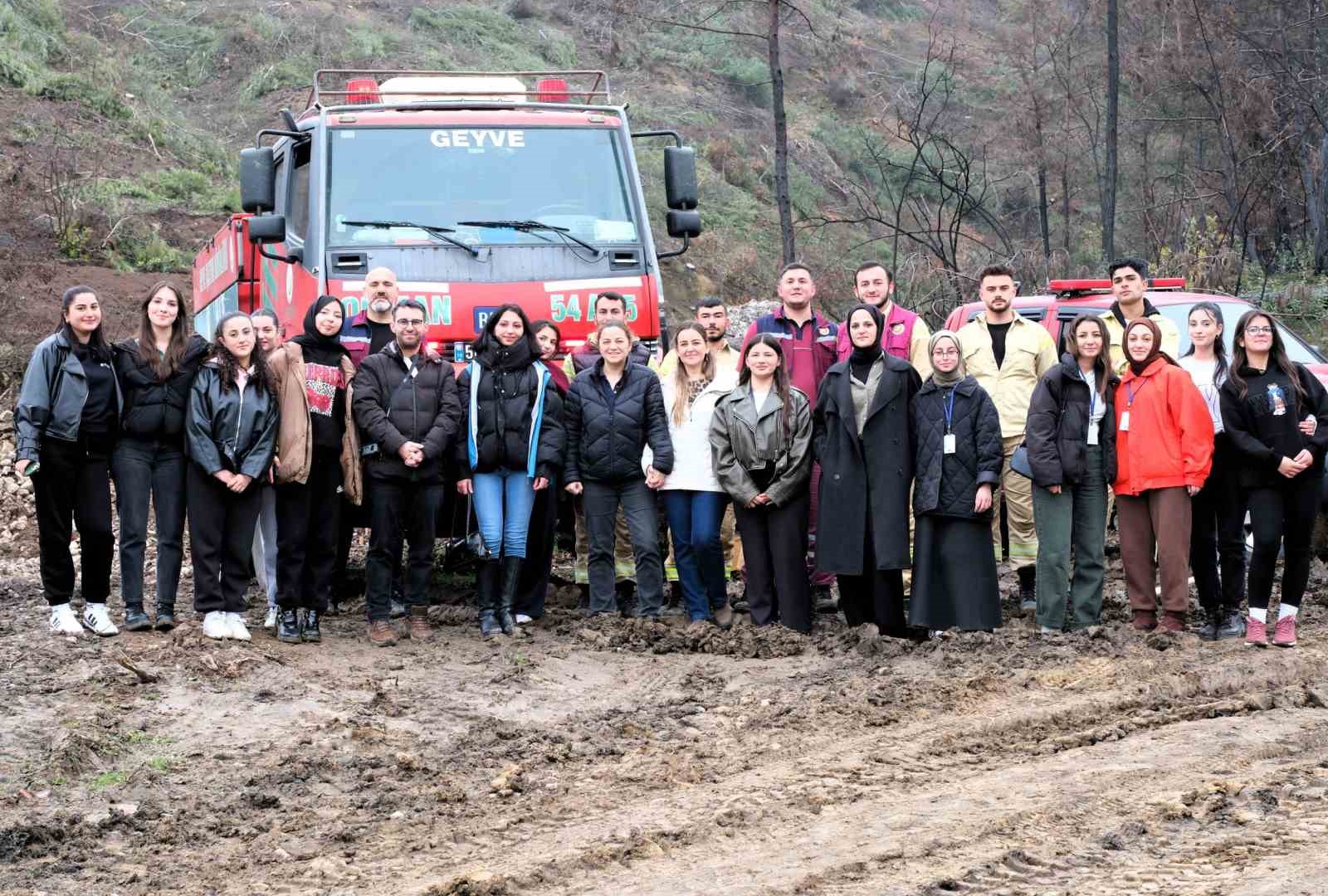 SUB&Uuml; &ouml;ğrencileri fidanları toprakla buluşturdu
