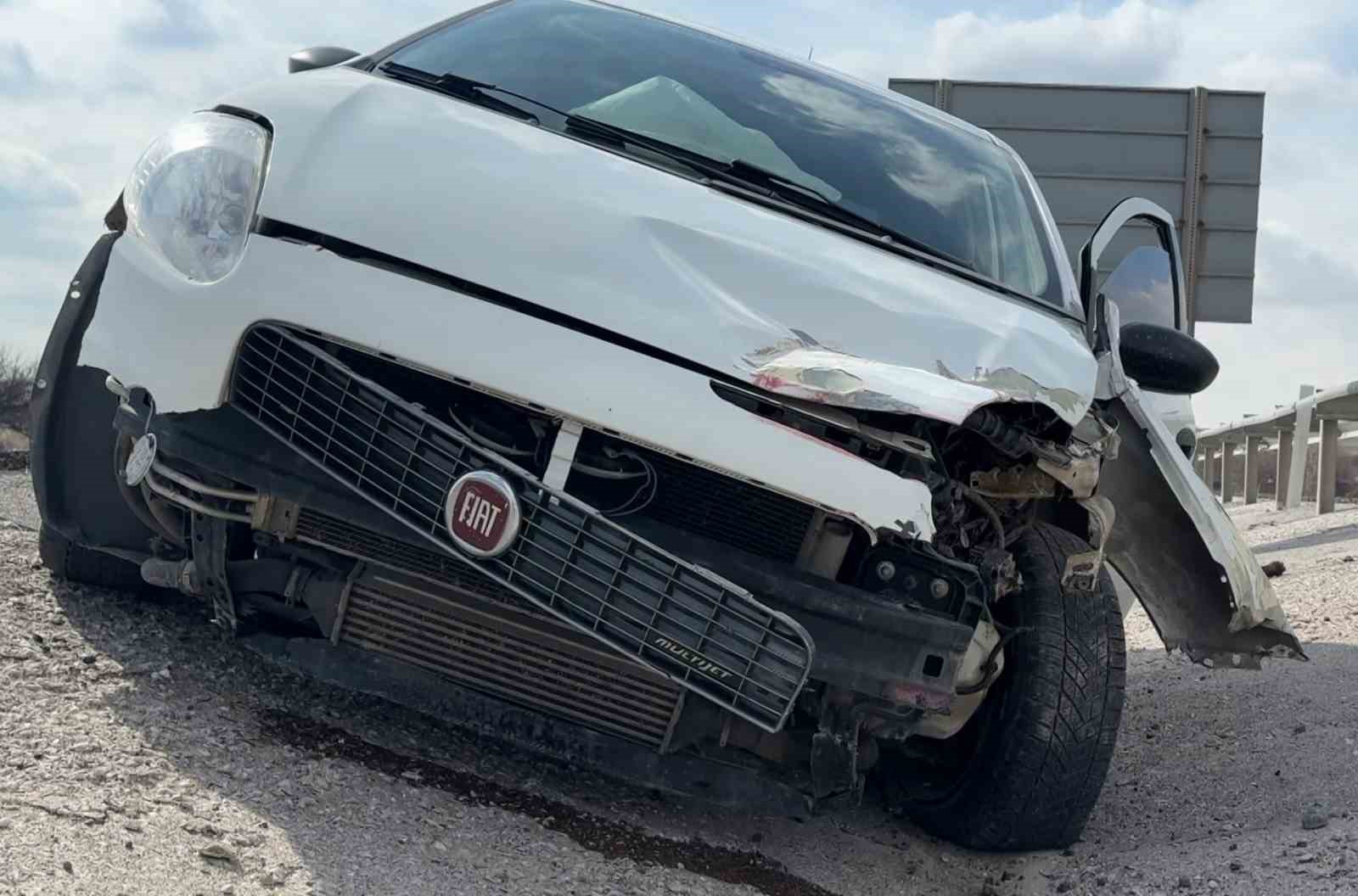 K&ouml;y&uuml;ne gitmek i&ccedil;in yola &ccedil;ıktı, kazada yaralanıp hastanelik oldu
