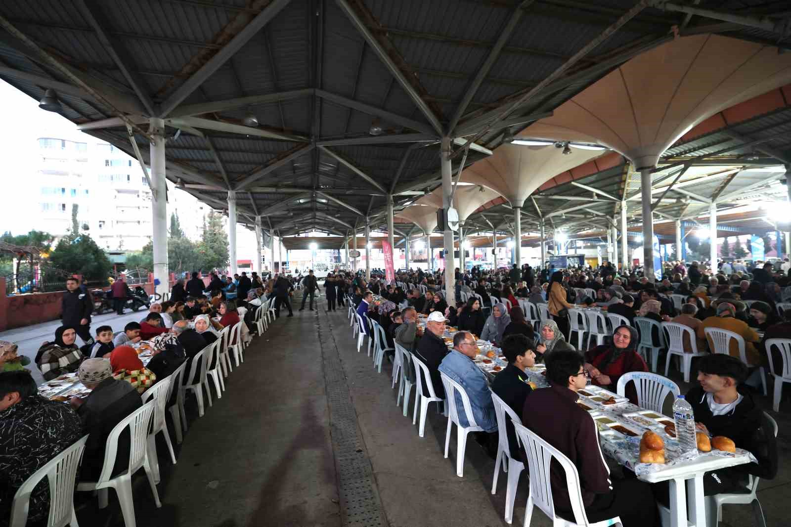 Y&uuml;reğir Belediyesi&rsquo;nden Serinevler&rsquo;de birlik ve beraberlik iftarı
