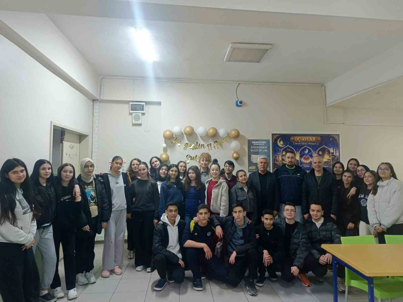 Sarıgöl’de liseliler aynı sofrada buluştu