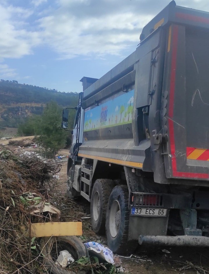 Ormanlık alana atık d&ouml;ken Mersin Yenişehir Belediyesine 4,6 milyon liralık ceza
