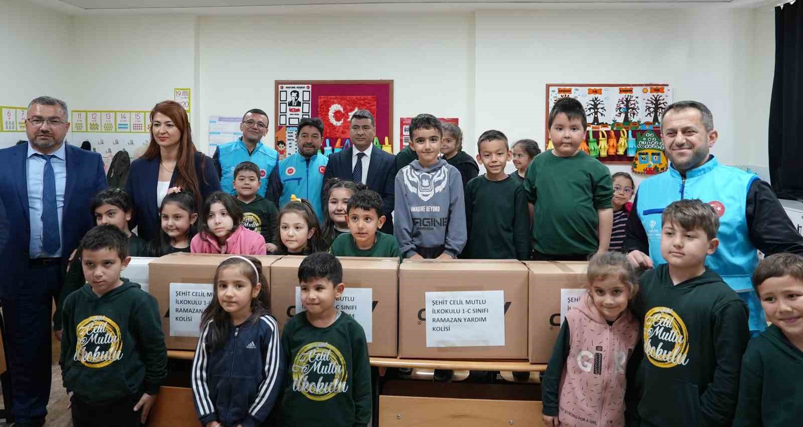 Ramazan&rsquo;da minik &ouml;ğrencilerden anlamlı destek
