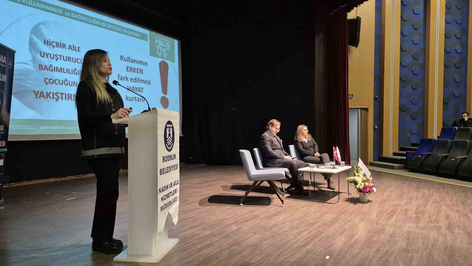 Madde bağımlılığıyla m&uuml;cadele paneli d&uuml;zenlendi
