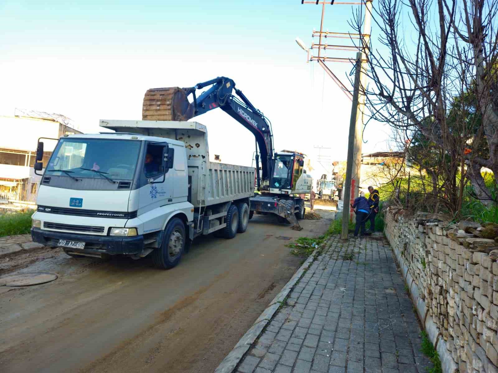 Aydın Büyükşehir, yol çalışmalarına devam ediyor