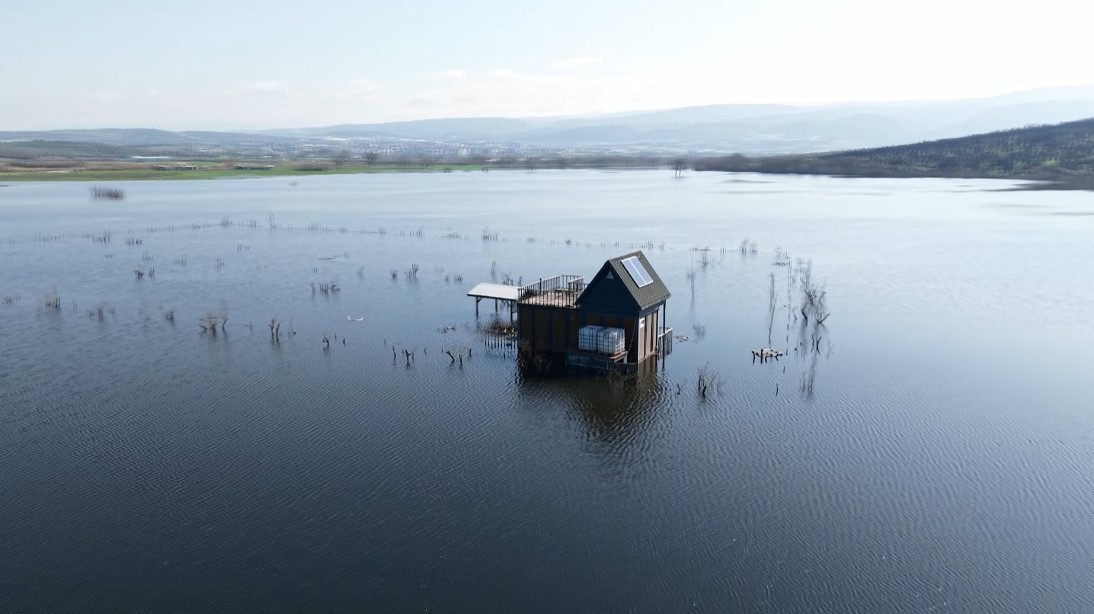 Bungalovlar, göl evi oldu